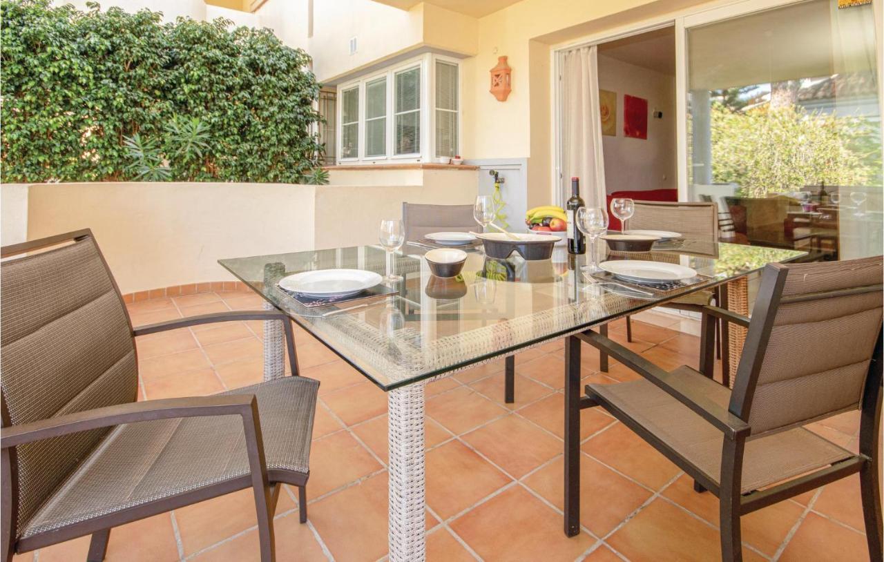 Beautiful Apartment In Marbella-Cabopino With 2 Bedrooms, Wifi And Outdoor Swimming Pool Luaran gambar